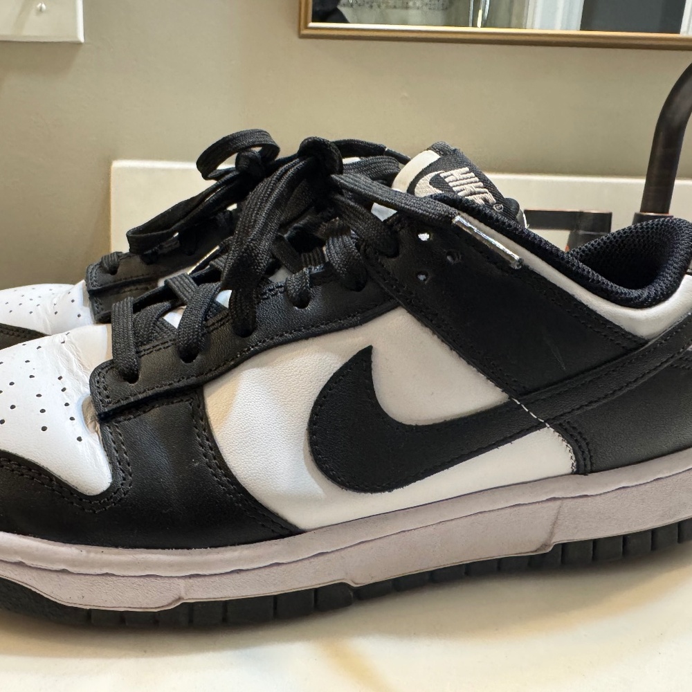 Black & White Womens Dunks